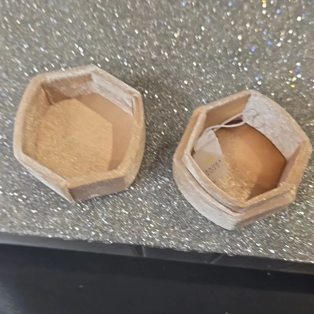 Kendra‎ Scott Davis Velvet Box- Champagne